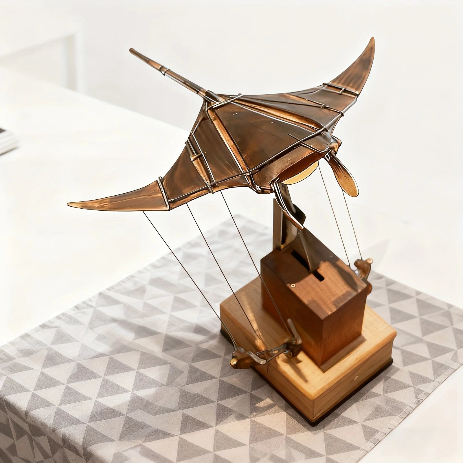 Handcrafted Wooden Swimming Ray Robot Automaton - 3D Moving Fish Mechanism, Realistic Swimming Movements, Desktop Decoration, Modern Wooden Ocean Decoration, Suitable for Home/Office Decor